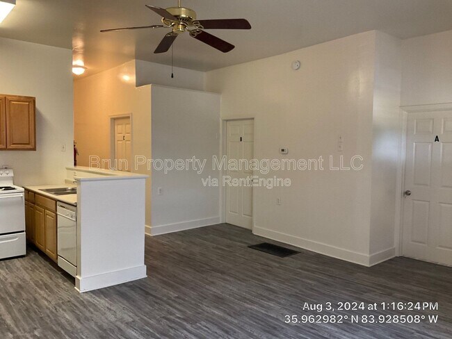 Building Photo - 1206 Forest Ave