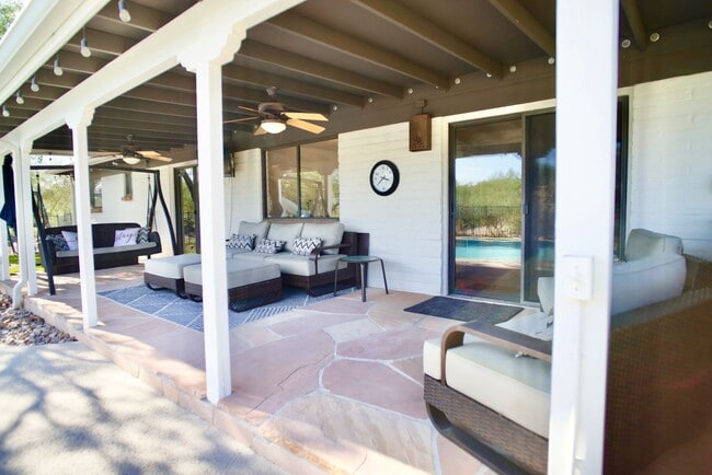 Building Photo - 4 Bedroom Furnished in Catalina Foothills with Pool