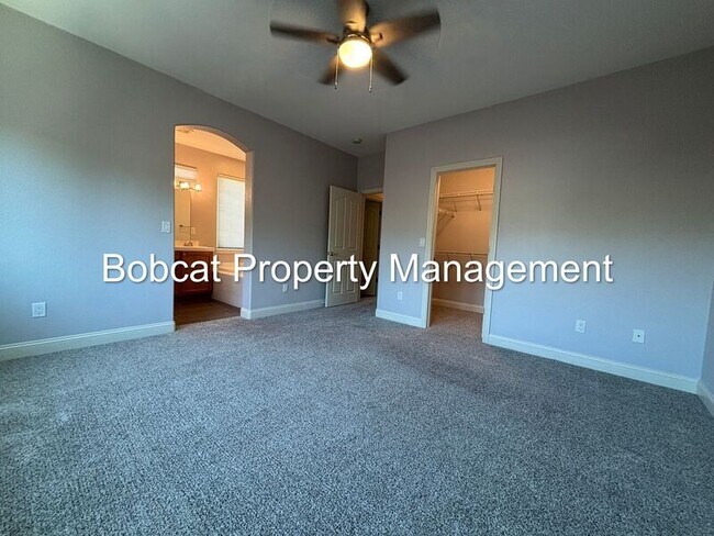 Building Photo - 1240 Flintwood Dr