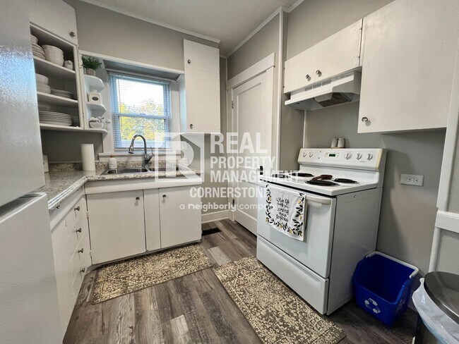 Building Photo - Cozy 2-Bedroom Near WMU & Downtown Kalamazoo!