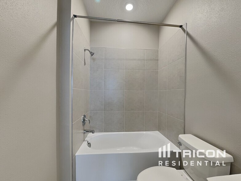 Building Photo - 1818 Rider Rain Ln