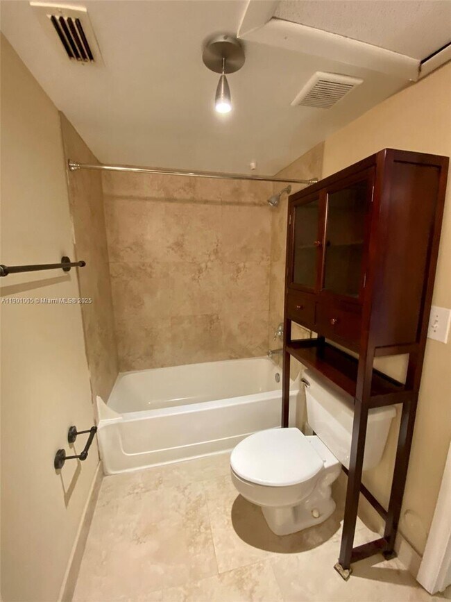 Building Photo - 2851 N Oakland Forest Dr
