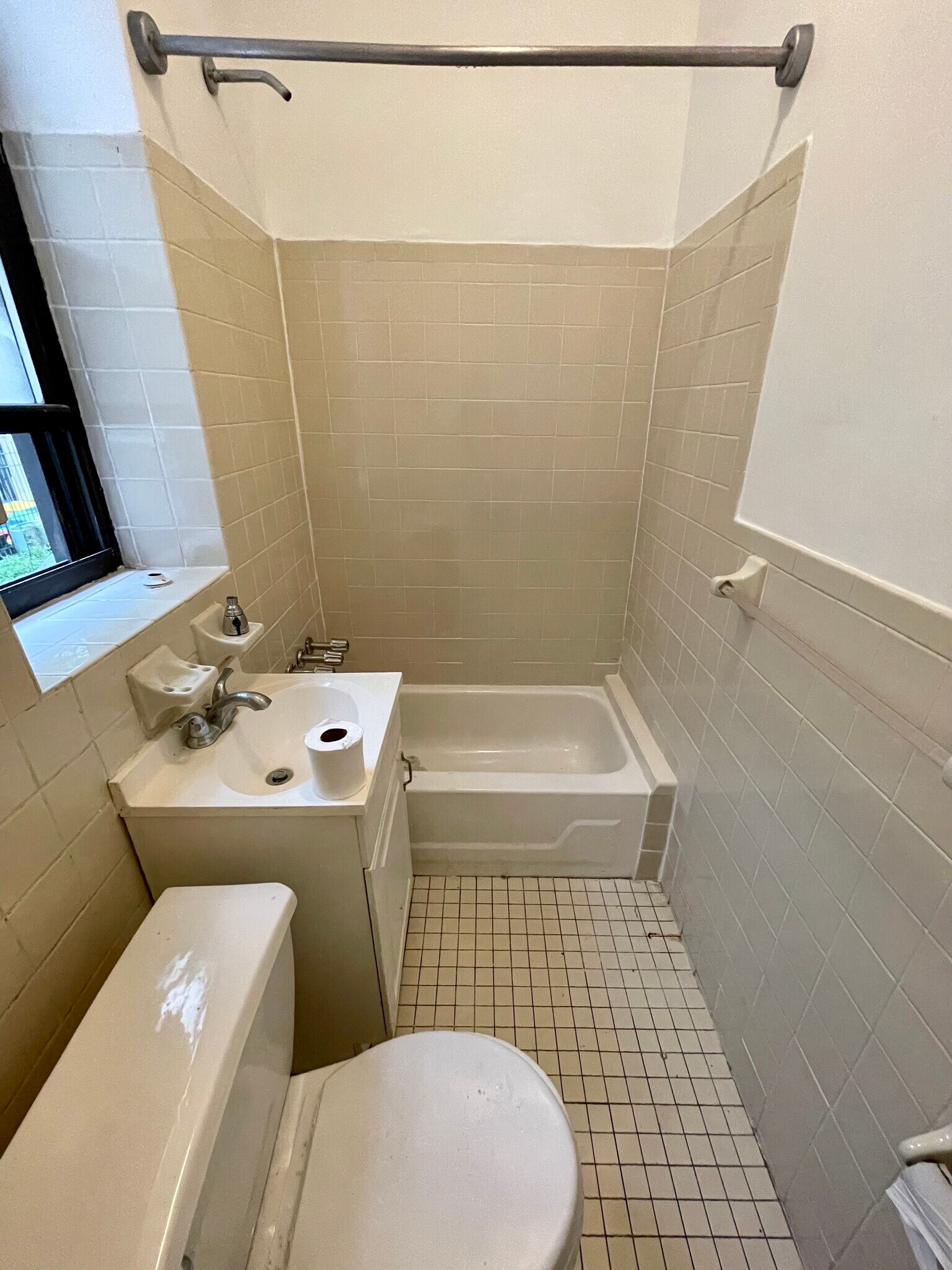 Building Photo - 180 E 101st St