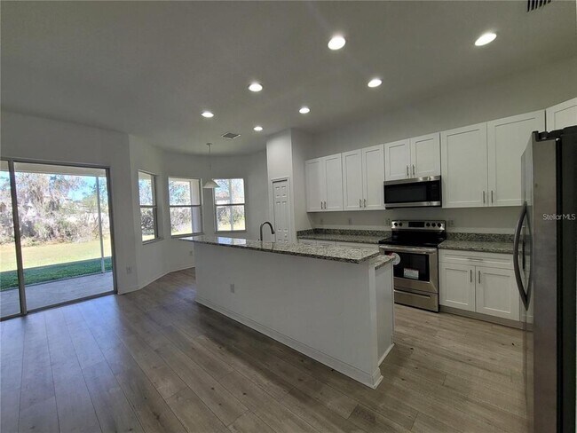 Building Photo - 30741 Pumpkin Ridge Dr