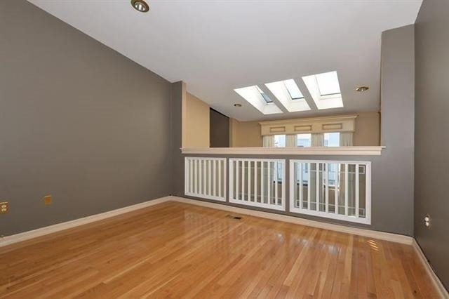 Building Photo - 750 Mainsail Ln