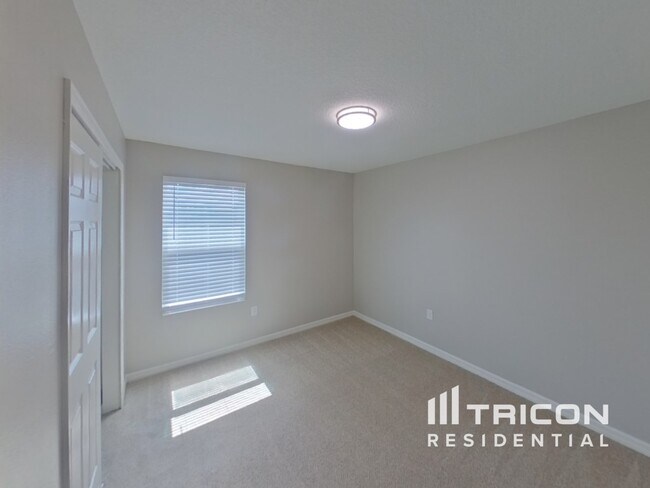 Building Photo - 10710 Southern Forest Dr
