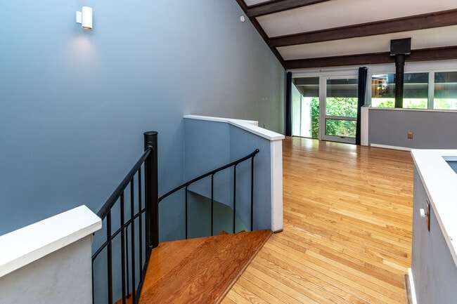 Building Photo - 9 Arden Way