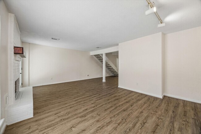 Building Photo - 1323 Reddleshire Ln