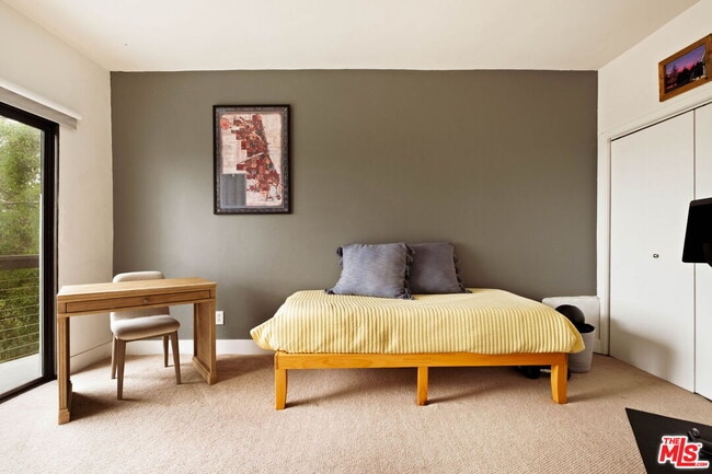 Building Photo - 303 Mavis Dr