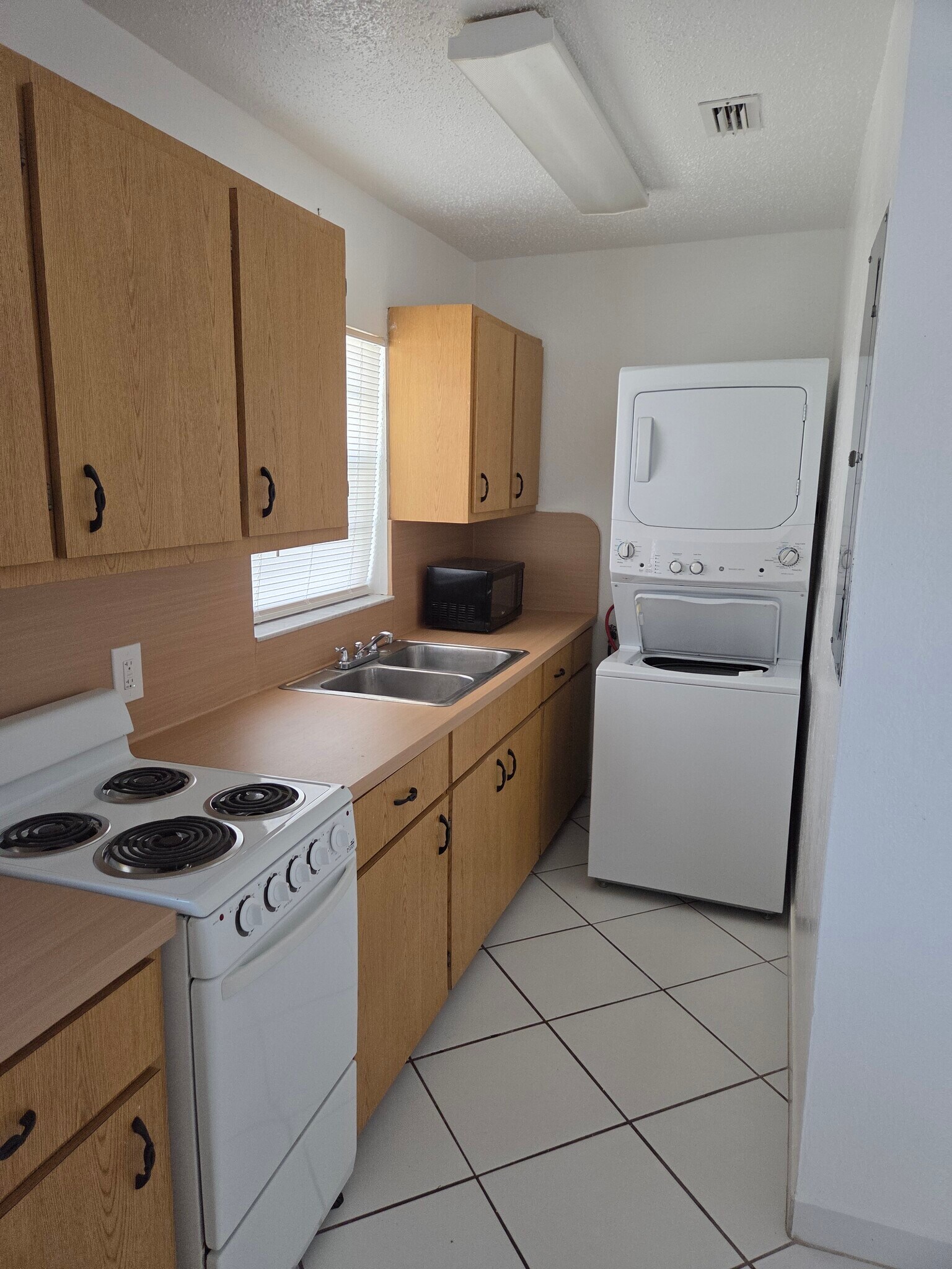 Building Photo - 11455 SW 82nd Ave