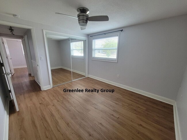 Building Photo - Walk to Downtown New Port Richey – Updated 2 Bed / 1 Bath Duplex!