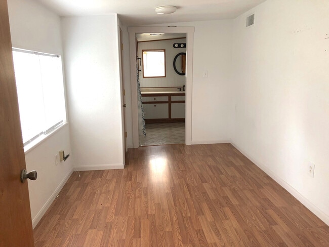 Building Photo - 462 Stringtown Rd