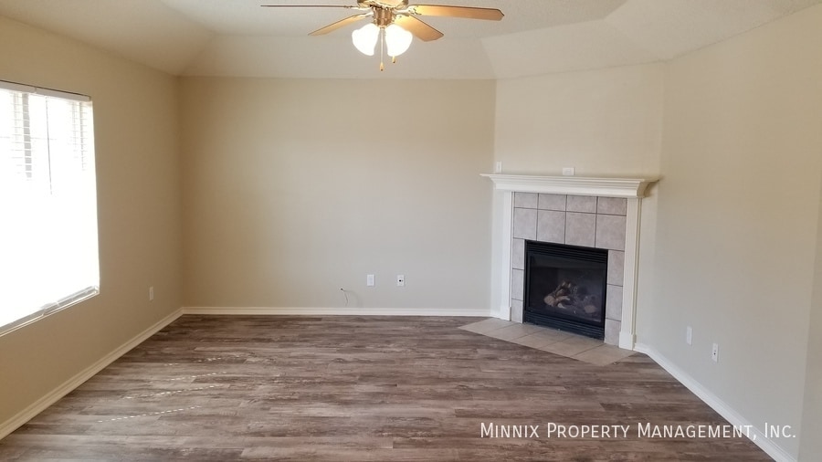 Building Photo - 3208 111th St