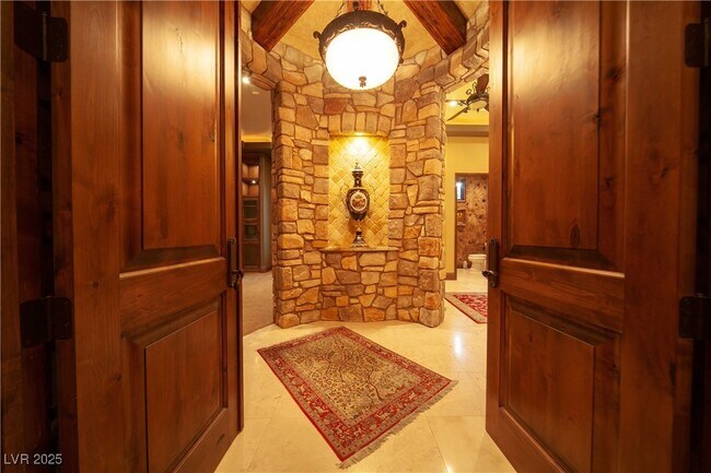 Building Photo - 514 Mandalay Ct