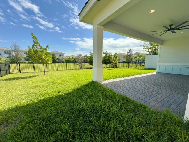 Building Photo - 1346 Harvester Xing