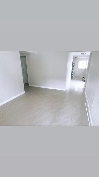Building Photo - 1044 SW 28th Ave