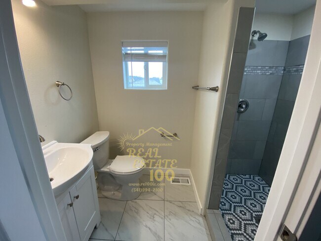 Building Photo - 3429 NW Jetty Ave