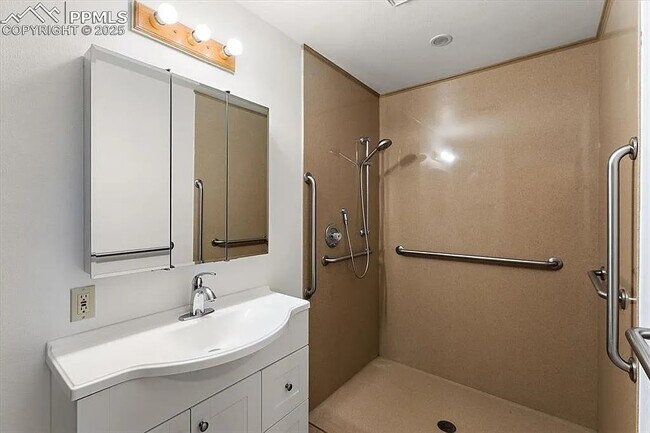 Building Photo - 497 South Avenida Del Oro E