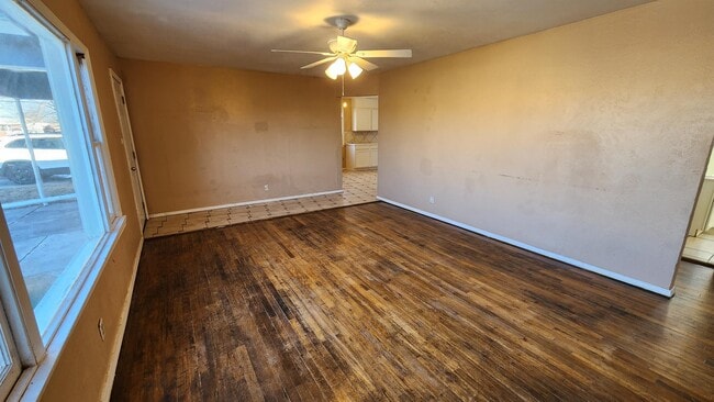 Building Photo - 1012 E Brazos St