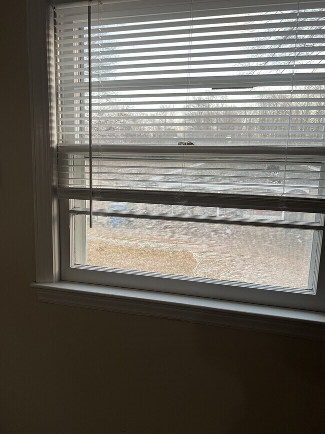 Building Photo - 107 Maple Dr