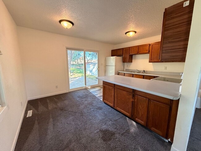 Building Photo - Cute 2 bedroom $795 per month