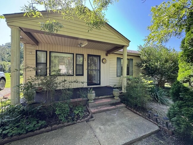Primary Photo - 102 Magnolia Dr
