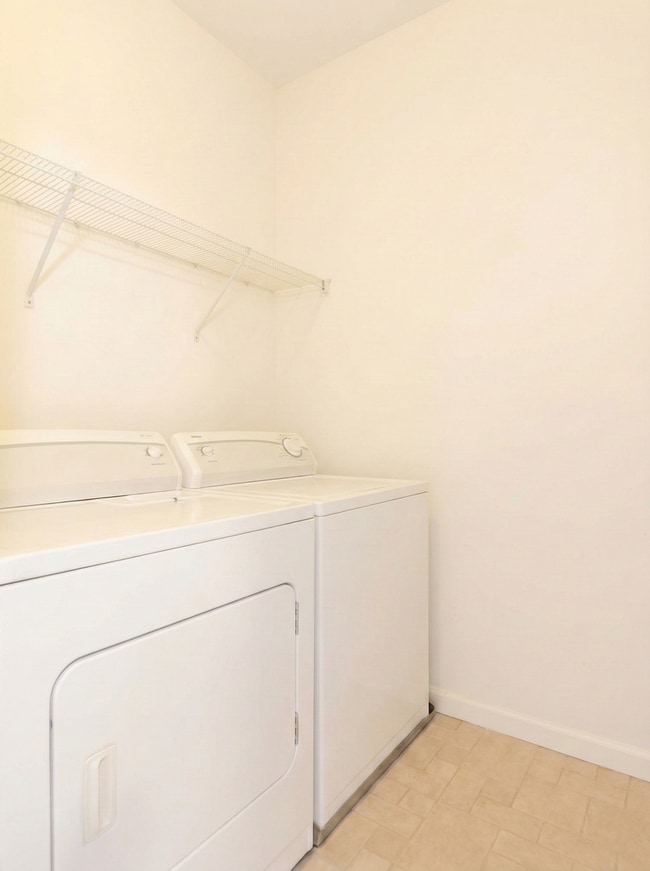 Building Photo - Spacious 3-Bedroom Dublin Townhome with Private Balcony & Fireplace