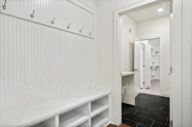 Building Photo - 7430 NW Chambers Ct