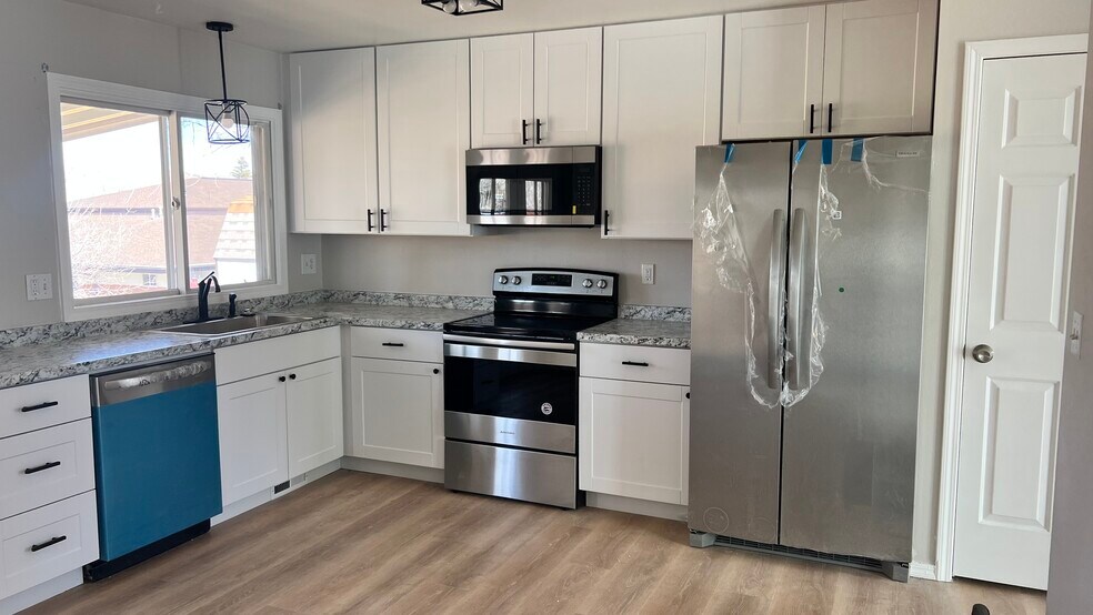 Building Photo - 715 Saratoga Dr