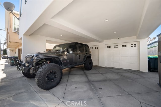 Building Photo - 426 Narcissus Ave