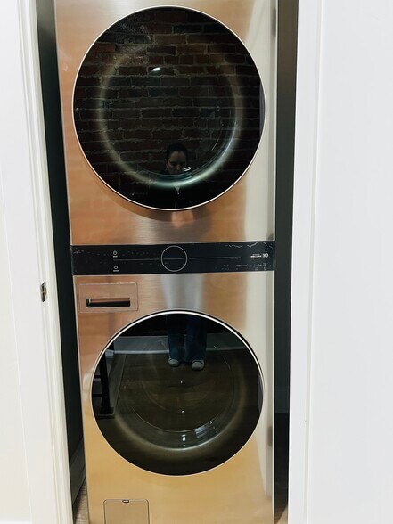 Building Photo - 116 Thomas St NW