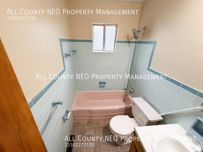 Building Photo - 429 Sullivan Ave