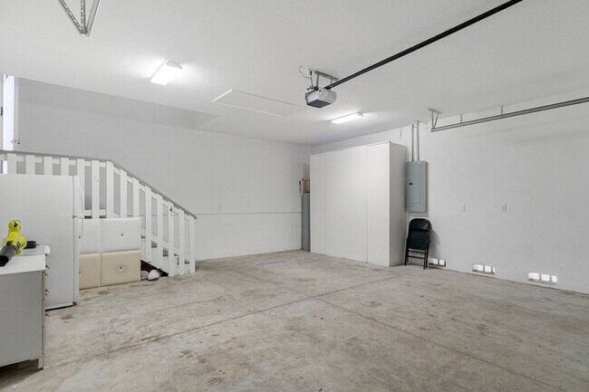 Building Photo - 4810 S Amstel Dr
