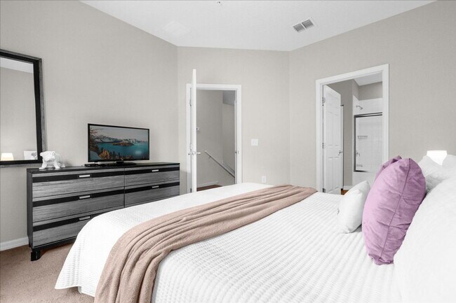 Building Photo - 5350 Diplomat Ct