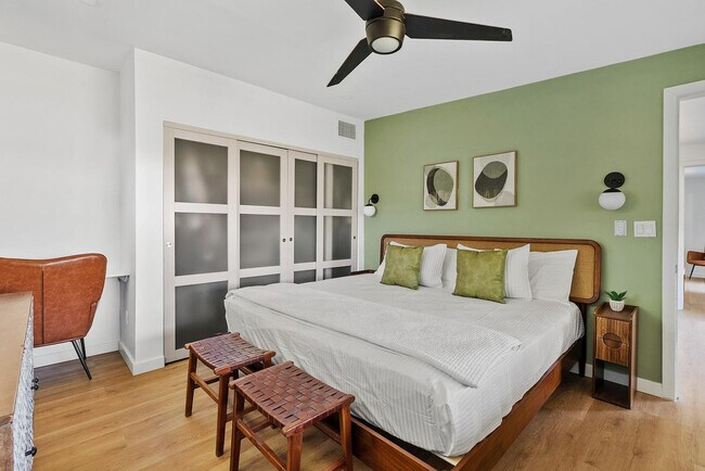 Building Photo - 530 W 17th St
