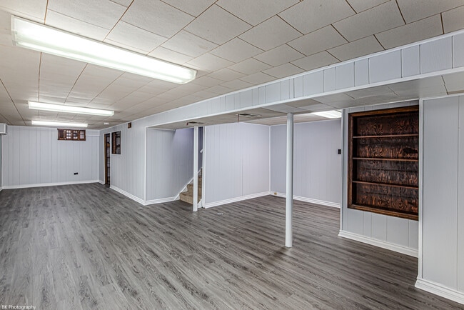 Building Photo - 6645 Riverside Dr