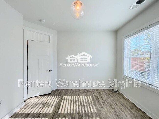 Building Photo - 7922 Shore Dr