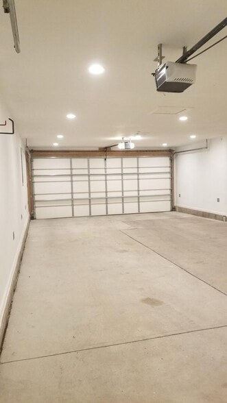 Building Photo - 360 Alda Rd SE