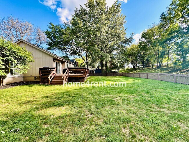 Building Photo - A Lovely Lenexa Home w/ Wood Floors Throughout, Updated Kitchen, Finished Basement and a Fenced Y...