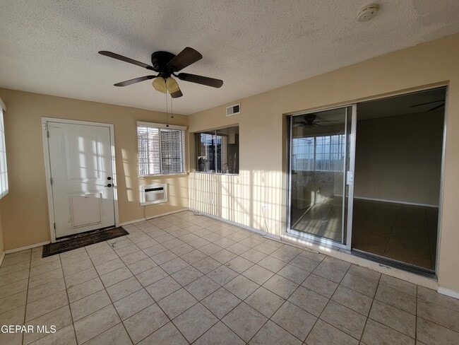 Building Photo - 305 Garden Grove Ln