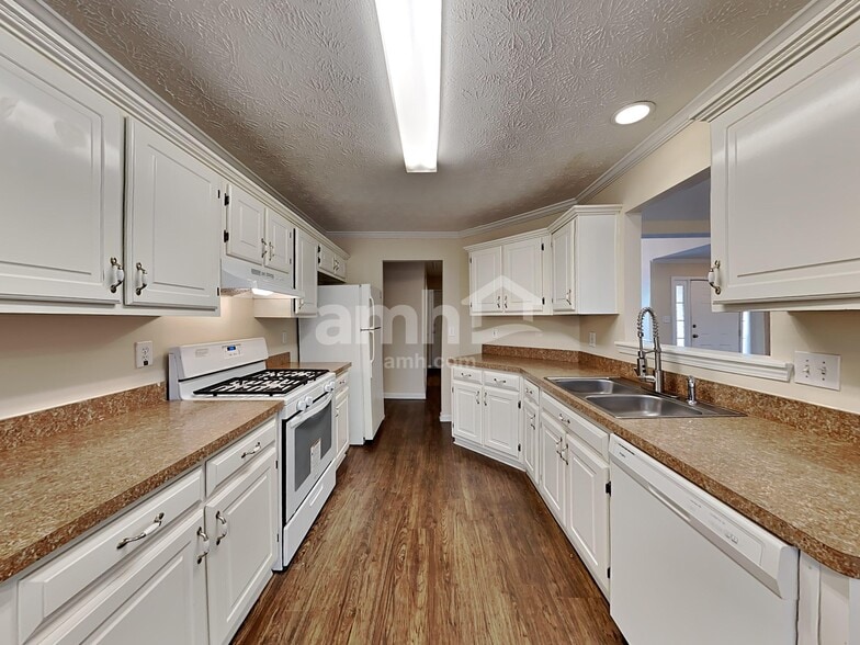 Building Photo - 515 Chaseridge Dr