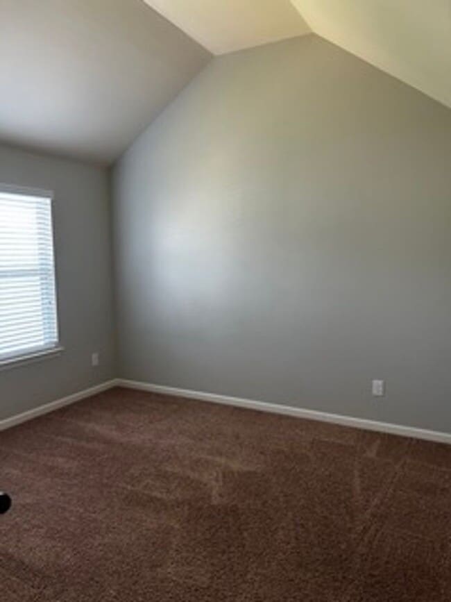 Building Photo - Spacious 5BR/4BA Home in Desirable Lexington Neighborhood – Bright Layout, Great Storage & Prime ...