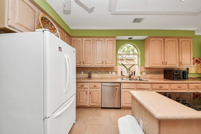 Building Photo - 19 Wild Meadow Ct