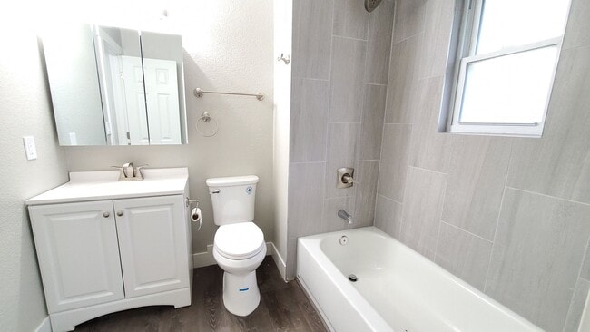 Building Photo - $1850 - 3BR/1BA Recently Updated House in ...