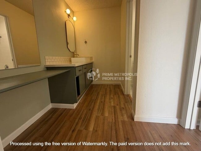 Building Photo - 2 bedroom in Emeryville CA 94608