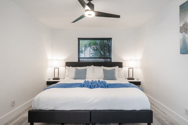 Building Photo - 830 SW 14th Ct