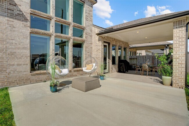 Building Photo - 1922 Pleasant Grove Dr