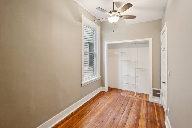 Building Photo - 903 W Addison St