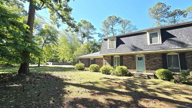 Building Photo - 201 Quail Run Dr