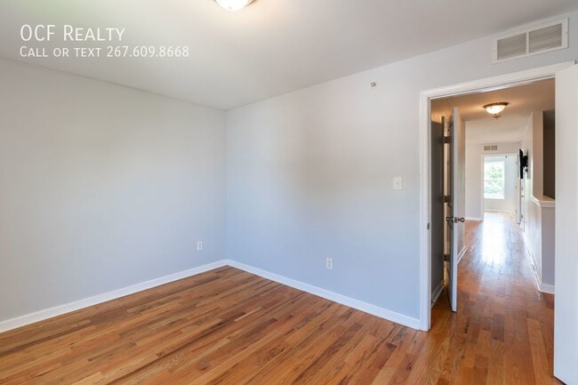 Building Photo - Four Bedroom Apartment near Temple University